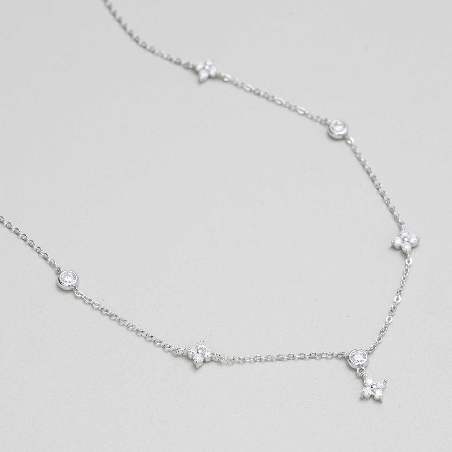 Leaf Motif Moissanite Necklace